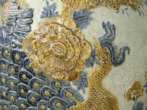 Đôi lộc bình men rạn đắp nổi Công Đào Phú Quý, cao 1m40