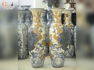 Đôi lộc bình men rạn đắp nổi Công Đào Phú Quý, cao 1m60