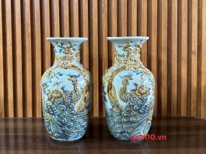 Đôi lộc bình men rạn đắp nổi công đào phú quý, cao 30cm