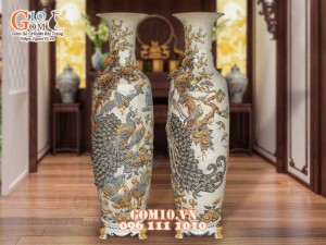 Đôi lộc bình men rạn đắp nổi Công Đào Phú Quý kênh, cao 1m6