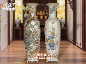 Đôi lộc bình men rạn đắp nổi Công Đào Phú Quý kênh, cao 1m6