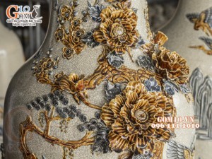 Đôi lộc bình men rạn đắp nổi Công Đào Phú Quý kênh, cao 1m6