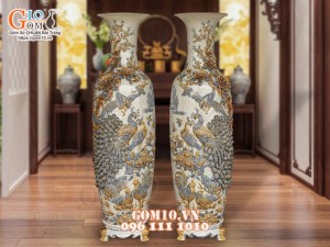 Đôi lộc bình men rạn đắp nổi Công Đào Phú Quý kênh, cao 1m6