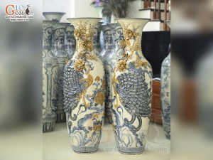 Đôi lộc bình men rạn đắp nổi Công Đào Phú Quý kênh, cao 1m40