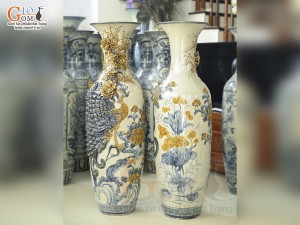 Đôi lộc bình men rạn đắp nổi Công Đào Phú Quý kênh, cao 1m40