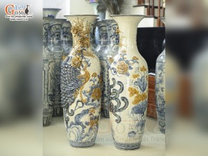 Đôi lộc bình men rạn đắp nổi Công Đào Phú Quý kênh, cao 1m40