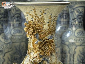 Đôi lộc bình men rạn đắp nổi Công Đào Phú Quý kênh, cao 1m40