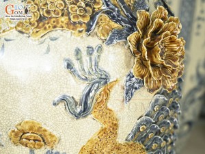 Đôi lộc bình men rạn đắp nổi Công Đào Phú Quý kênh, cao 1m40