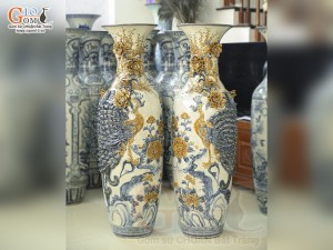 Đôi lộc bình men rạn đắp nổi Công Đào Phú Quý kênh, cao 1m40