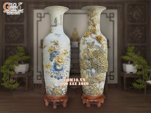 Đôi lộc bình men rạn đắp nổi Công Đào Phú Quý kênh vẽ vàng 24k, cao 1m4