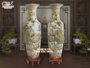 Đôi lộc bình men rạn đắp nổi Công Đào Phú Quý kênh vẽ vàng 24k, cao 1m4