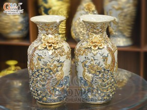 Đôi lộc bình men rạn đắp nổi Công Đào Phú Quý kênh vẽ vàng 24k, cao 35cm