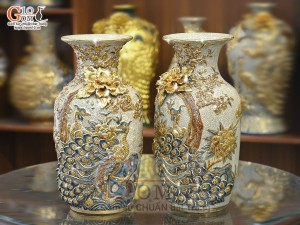 Đôi lộc bình men rạn đắp nổi Công Đào Phú Quý kênh vẽ vàng 24k, cao 35cm