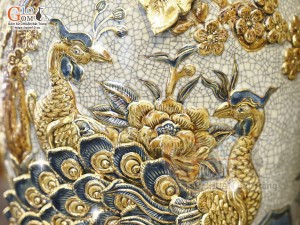 Đôi lộc bình men rạn đắp nổi Công Đào Phú Quý kênh vẽ vàng 24k, cao 35cm