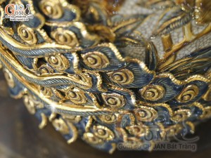 Đôi lộc bình men rạn đắp nổi Công Đào Phú Quý kênh vẽ vàng 24k, cao 35cm