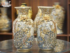 Đôi lộc bình men rạn đắp nổi Công Đào Phú Quý kênh vẽ vàng 24k, cao 35cm