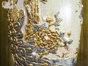 Đôi lộc bình men rạn đắp nổi Công Đào vẽ vàng 24k, cao 50cm