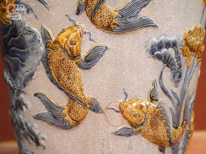 Đôi lộc bình men rạn đắp nổi Đức Phúc Công kênh, cao 1m6