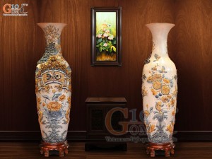 Đôi lộc bình men rạn đắp nổi Đức Phúc Công kênh, cao 1m6