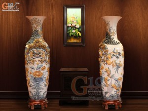 Đôi lộc bình men rạn đắp nổi Đức Phúc Công kênh, cao 1m6