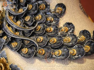 Đôi lộc bình men rạn đắp nổi Đức Phúc Công kênh, cao 1m6