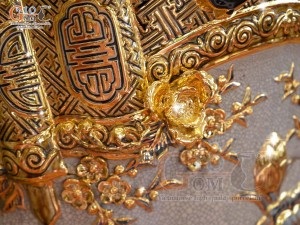 Đôi lộc bình men rạn đắp nổi Đức Phúc Công kênh vẽ vàng 24k, cao 1m55