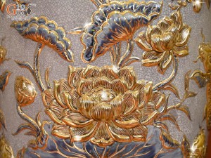 Đôi lộc bình men rạn đắp nổi Đức Phúc Công kênh vẽ vàng 24k, cao 1m55