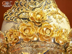 Đôi lộc bình men rạn đắp nổi Đức Phúc Công kênh vẽ vàng 24k, cao 1m55