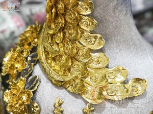 Đôi lộc bình men rạn đắp nổi Đức Phúc dát Vàng 24k, cao 1m4