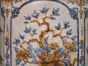 Đôi lộc bình men rạn đắp nổi tứ cảnh, cao 1m4