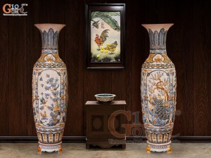 Đôi lộc bình men rạn đắp nổi tứ cảnh, cao 1m4