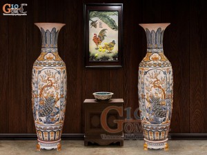 Đôi lộc bình men rạn đắp nổi tứ cảnh, cao 1m4