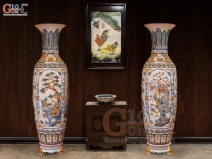 Đôi lộc bình men rạn đắp nổi tứ cảnh, cao 1m4