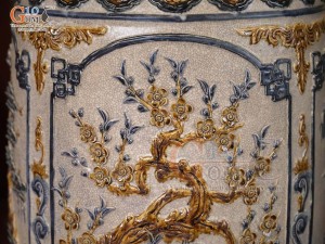 Đôi lộc bình men rạn đắp nổi tứ cảnh, cao 1m4