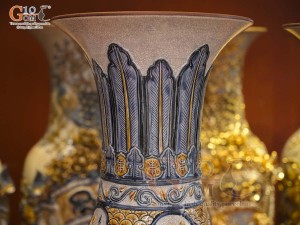 Đôi lộc bình men rạn đắp nổi tứ cảnh, cao 1m4