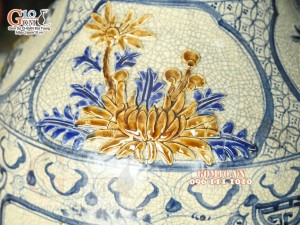 Đôi lộc bình men rạn đắp nổi Tứ Cảnh màu, cao 1m6