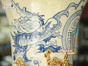 Đôi lộc bình men rạn đắp nổi Tứ Cảnh màu, cao 1m6