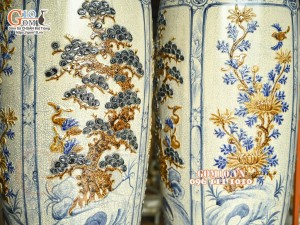 Đôi lộc bình men rạn đắp nổi Tứ Cảnh màu, cao 1m6