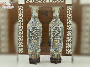 Đôi lộc bình men rạn đắp nổi Tứ Cảnh Phúc Đức, cao 1m4
