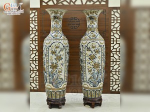 Đôi lộc bình men rạn đắp nổi Tứ Cảnh Phúc Đức, cao 1m6
