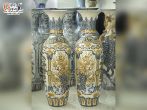 Đôi lộc bình men rạn đắp nổi Tứ Cảnh Phúc Đức, cao 1m40