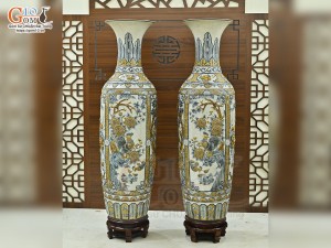 Đôi lộc bình men rạn đắp nổi Tứ Cảnh Tùng Cúc Trúc Mai kỹ, cao 1m6