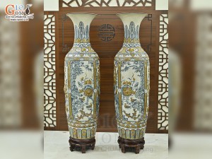 Đôi lộc bình men rạn đắp nổi Tứ Cảnh Tùng Cúc Trúc Mai kỹ, cao 1m6
