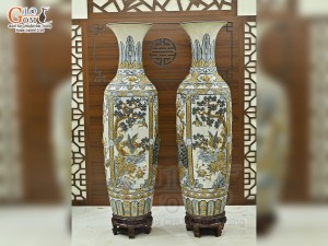 Đôi lộc bình men rạn đắp nổi Tứ Cảnh Tùng Cúc Trúc Mai kỹ, cao 1m6