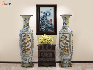 Đôi lộc bình men rạn đắp nổi tứ cảnh Tùng Cúc Trúc Mai vẽ màu, cao 1m1