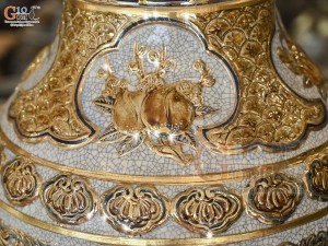 Đôi lộc bình men rạn đắp nổi tứ cảnh Tùng Cúc Trúc Mai vẽ vàng 24k, cao 1m75