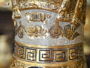 Đôi lộc bình men rạn đắp nổi tứ cảnh Tùng Cúc Trúc Mai vẽ vàng 24k, cao 1m75