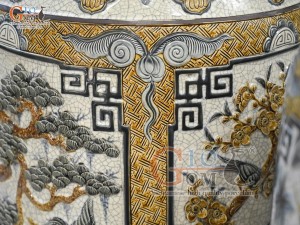 Đôi lộc bình men rạn đắp nổi Tùng Cúc Trúc Mai đuôi kênh, cao 1m75