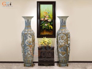 Đôi lộc bình men rạn đắp nổi Tùng Cúc Trúc Mai đuôi kênh, cao 1m75