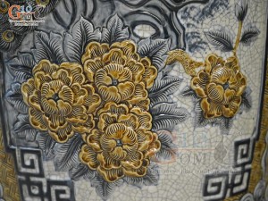 Đôi lộc bình men rạn đắp nổi Tùng Cúc Trúc Mai đuôi kênh, cao 1m75